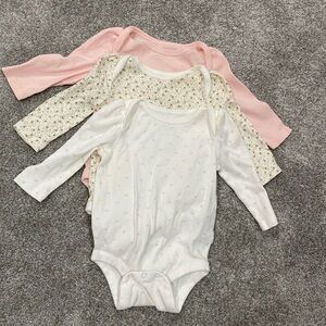 Baby Gap Long sleeve bodysuit and matching pants set